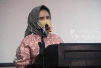 Ketua Kadin Kalimantan Timur, Dayang Donna Faroek, memberikan sambutan pada pembukaan pelatihan K3 di Royal Victoria Hotel Sangatta, Jumat (19/11/2021). (foto: Istimewa)
