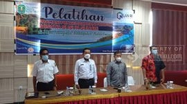 Pelatihan Pengembangan Produk Wisata Susur Sungai yang di gelar di Cafe Maloy Hotel Royal Victoria, Rabu (27/10/2021).(foto: Istimewa)