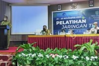 Plt. Asistem Umum III, Rizali Hadi saat memberikan sambutan pada pembukaan pelatihan jaringan dan TIK (23/11/2021).(foto: Istimewa)
