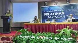 Plt. Asistem Umum III, Rizali Hadi saat memberikan sambutan pada pembukaan pelatihan jaringan dan TIK (23/11/2021).(foto: Istimewa)