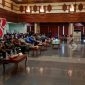 Bupati Kutai Timur, Wakil Bupati Kutai Timur, Perwakilan BPN Kutim, Unsur Forkopimda besera undangan lain tengah mengikuti jalannya video conference bersama Mentri ATR/ BPN, Ruang Meranti (/11/2021). (foto: rizal/ sangattaku.com)
