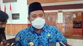 Wakil Bupati Kutai Timur Kasmidi Bulang saat dimintai tanggapan terkait PPKM Level 3 menjelang libur panjang Nataru (25/11/2021). (foto: Rizal/ sangattaku.com