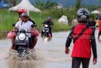 AJKT Salurkan Bantuan Hari Kedua Banjir Sangatta