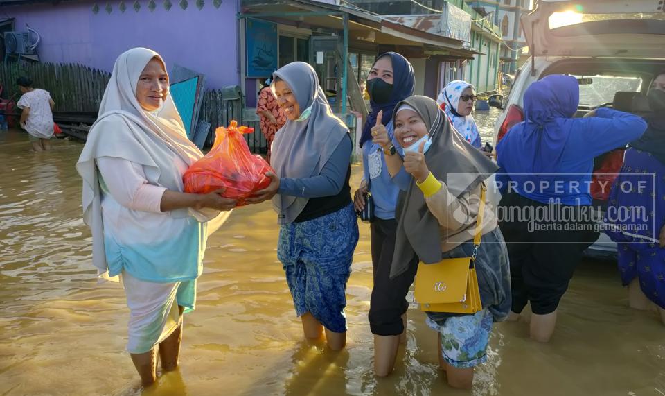 Banjir Sangatta, PUAN Kutim Salurkan Bantuan Secara Swadaya
