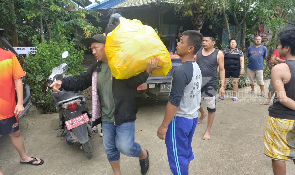 Dari Samarinda, FBB Kalimantan Gandeng AJKT Salurkan Bantuan Korban Banjir Sangatta