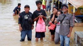 Banjir Mulai Surut, Tak Hanya Makanan, Gandeng Kobexindo, AJKT Juga Bagikan Obat-obatan