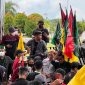 Suasana aksi demo oleh Aliansi Rakyat Kutim Bergerak di depan Kantor DPRD Kutai Timur (11/04/2022).(foto: /istimewa)
