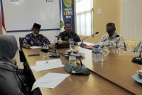 Kadiskominfo dan Perstik Kutai Timur, Ery Mulyadi saat menerima kunjungan dari Komisi IV DPRD Kutai Kartanegara.(fptp:/istimewa)