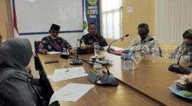Kadiskominfo dan Perstik Kutai Timur, Ery Mulyadi saat menerima kunjungan dari Komisi IV DPRD Kutai Kartanegara.(fptp:/istimewa)