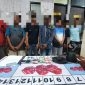 Kesembilang terduga pelaku judi dadu beserta barang bukti. (foto: /Istimewa)