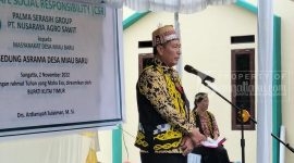 Anggota DPRD Kutai Timur, Arang Jau saat menyampaikan sambutan dal;am peresmian Asrama Miau Baru dari PT Nusarayta Agro Sawit (PT NAS) (02/11/2022).(foto:/bollm/sangattaku)