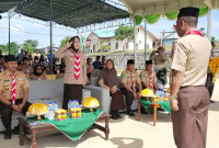Wakil Ketua DPRD Kutai TImur yang juga Ketua Kwarcab Pramuka Kutai Timur, Asti Mazar saat mengikuti rangkaian pembukaan Orientasi Cross Country di Desa Martadinata (03/11/2022).(foto:/istimewa)
