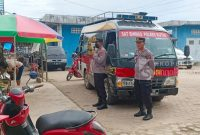 Kasat Binmas Polres Kutai Timur, Iptu SUparmin beserta anggota saat memberikan himbauan kamtibmas di Psaar Induk, Jl Ilham Maulana, Kecamatan Sangatta Utara (16/11/2022).(foro:/dok. Humas Polres Kutim)