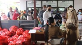 Suasana pasar Murah yang digelar Pemerintah kabupaten Kutai Timur melalui Disperinda Kutai Timur.(foto:/istimewa)