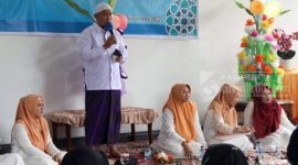 Ustadz saat menyampaikan tausyiah.(foto:/istimewa)