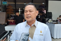 Anggota DPRD Kutai Timur, Yan Ipu saat diwawancara usai menghadiri pembukaan Rembuk Budaya.(bl/sangattaku)