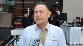 Anggota DPRD Kutai Timur, Yan Ipu saat diwawancara usai menghadiri pembukaan Rembuk Budaya.(bl/sangattaku)