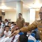 Wakil Bupati Kutai Timur, Kasmidi Bulang saat menyambut kunjungan Siswa-Siswi Kelas IV SDN 004 Sangatta Utara (15/11/2022).(foto:/istimewa)