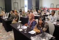 Para Peserta Bimtek dengan sesama mendengarkan pemateri.(foto:/istimewa)