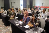 Para Peserta Bimtek dengan sesama mendengarkan pemateri.(foto:/istimewa)