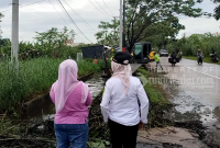 Camat Sangatta Utara Bersama Dinas PUPR dan UPT Kebersihan, Turun Atasi Banjir Jalan Dayung