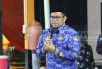 Wakil Bupati Kutai Timur, Kasmidi Bulang saat memberikan sambutan pada acara Buka Puasa Bersama yang diasadakan oleh Lipan Sangatta. (*/ist)