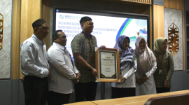 Penghargaan RSUD Kudungga, Atas Komitmen Rumah Sakit Dalam Implementasi Integrasi Sistem Antrean Online (MMP)
