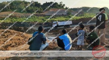 Tiga Kilometer dari Gemerlap Bukit Pelangi, Sisakan Gelap Warga Bukit Kayangan