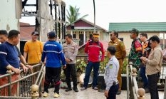 Wakil Bupati Kutai Timur Kunjungi Korban Kebakaran di Teluk Lingga